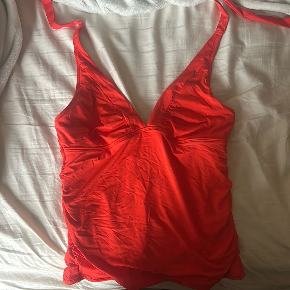 Athleta tankini top in medium tall. Halter style.